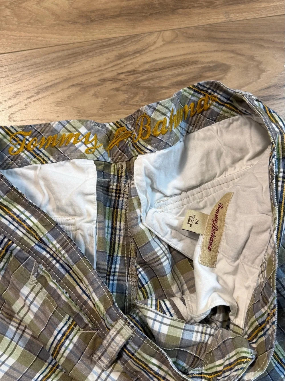 Tommy Bahama Men’s Plaid Chino Shorts Flat Front Zip Slash Pockets Logo 12